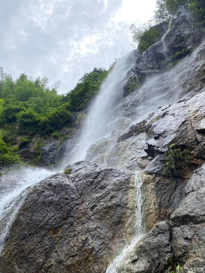 港股全线走强，网易-S领涨，低费率恒生科技ETF基金(513260)盘中大涨超3%
